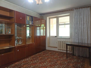 Двухкомнатная квартира 52 м. 2., ул. Заречная 14, 2 эт. /5. 12000$,