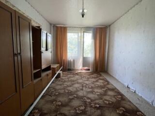 Продается 2-комн. квартира под ремонт, 2 балкона, 4/5 этаж, 49,7 м2