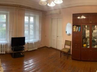 Продам 2х кімнатну квартиру на вул. Середня 33.