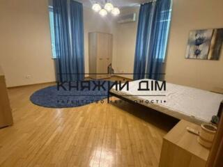 Пропонується в оренду простора квартира площею 133.6 кв.м. на 3 ...