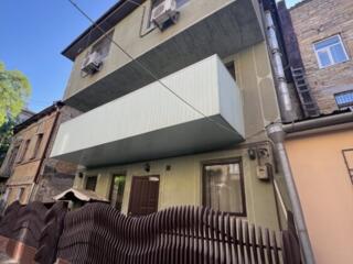 Отдельно стоящая 3-уровневая квартира в центре, ул. Базарная