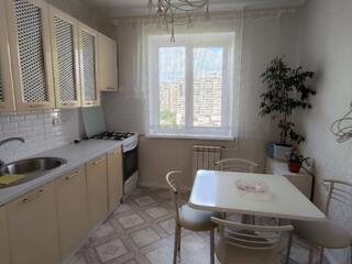 Пропонується в оренду простора 3-кімнатна квартира з роздільними ...