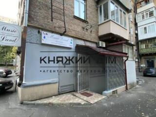 Продаж підвального приміщення 220 м. з окремим входом по вул ...