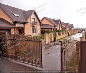 Продаж будинку з ділянкою 14сот. та озером, РОМАНКІВ, КМ РОЗКІШНЕ