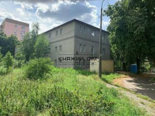 Окремо стояча будівля, площею 1580 м.кв. по вул. Полкова 76. В ...