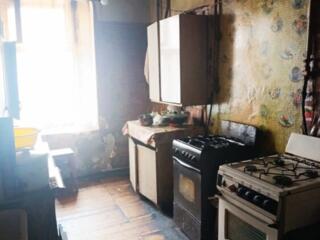 Продам комнату в коммуне в районе НОВОГО рынка на ул. Нежинской.