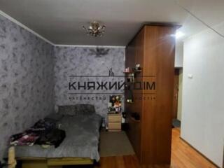 Продаж 1 кім. квартири на Воскресенці, Воскресенський бульв. 9. ...