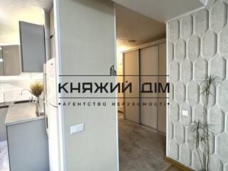 Продається простора 3-кімнатна квартира на 4-му поверсі за адресою: ..