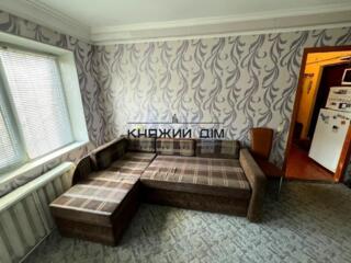 Пропонується до продажу затишна та дуже світла 2-кімнатна квартира з .