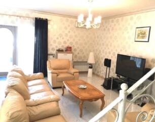 Продаётся жилой дом. Печерский район, улица Зверинецкая, метро ...