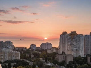 Продам квартиру 103 кв. м., 23/25, новый дом, жк 4 Сезона.