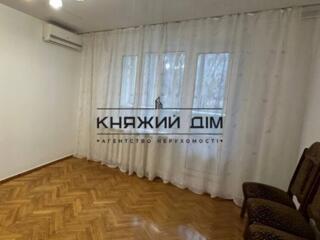 3 комн, вул. Зоологічна, 6в., поверх 1.Будинок панельний, побудований 