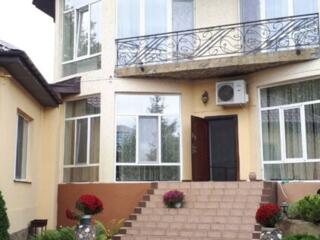 Продам современный дом с бассейном вблизи моря в Аркадии