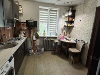 Продам 2к квартиру в центре на ул. Защитников Николаева (Декабристов)