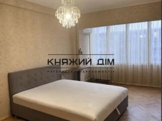 Продаж 2-кімнатної квартири, метро Лівобережна, бульвар Ігоря Шамо ...