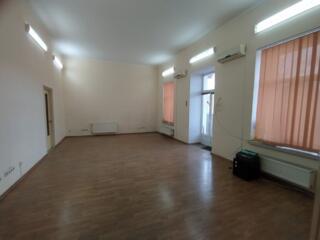Продам  квартиру  просторную в самом центре, для большой  семьи, ...