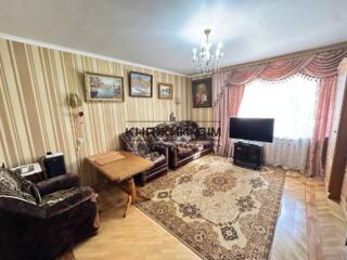 Оренда роздільної 3-х к.кв. на вул. Анни Ахматової 3а, 82/42/11 кв.м, 