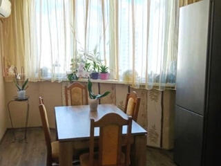 Продаётся трёхкомнатная квартира. Деснянский район, улица Лисковская, 