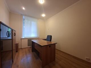 Сдаётся офис помещение. Подольский район,  переулок Хорива, 4, метро .