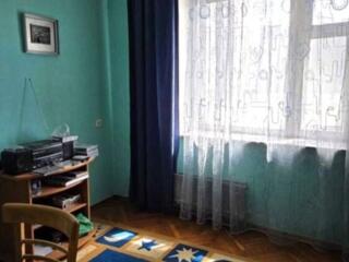 Продаётся трёхкомнатная квартира. Голосеевский район, улица Казимира .