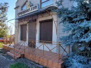 Продам офисное здание в центре с. Александровка