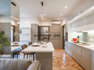 Chicago Residential Complex, 44 Antonovycha Street, 6th floor. Three .