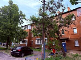 Продається затишна 1-кімнатна квартира в цегляному будинку поруч із ..
