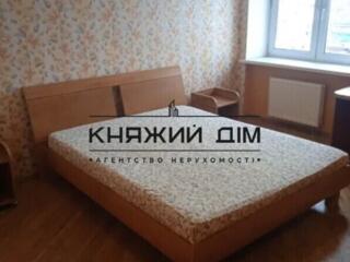 Продаж трьохкімнатна квартира біля ЖД Дарніца за адресою: вул. ...