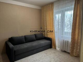 Пропонується в оренду двохкімнатна квартира в 9-поверховому будинку ..