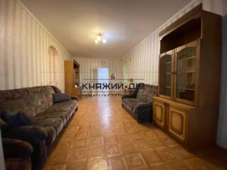 4кімн велика квартира Дарницький район, вул. Ревуцького 18А. ...