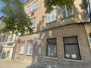 Квартира на Розумовській. 34 м2. Велика кухня. Веранда.