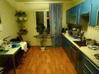 Продається роздільна 3-х к. кв. по пр-т Правди 31А, 100/56/15 кв. ...