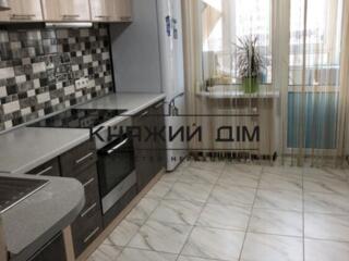 Пропонується в оренду 2-х кімнатна роздільна квартира на Осокорках за 