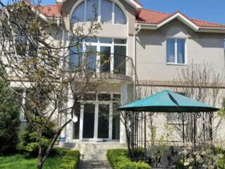 Продам дом  300кв.м на 7ми сотках/ Елочная
