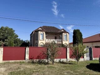 В продаже большой дом с евроремонтом.