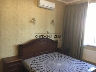 Здається 2к квартира на Кудрявському узвозі 3Б на 17 з 19 поверхів. ..