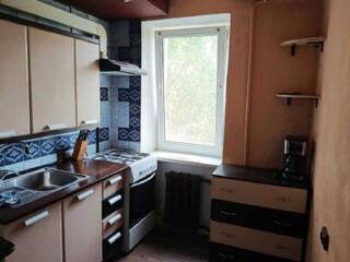 Продам квартиру 30 кв. м., ул. Ак. Заболотного/Жолио Кюри.