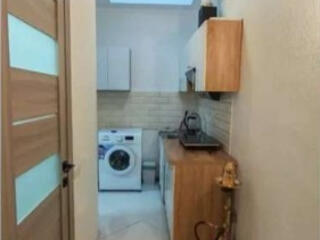 Продам  1 комнатную квартиру ,рядом центр.