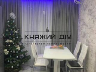 1-комнатная ,ул.Ревуцкого 40 В.Площадь: 43 кв.м.16/21 этажного дома ..