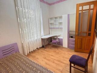 Продам 2х комнатную квартиру в центре.