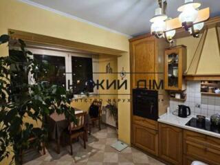 Орееда 2 кімнатна квартира в Дарницькому районі, вул. Анни Ахматової .
