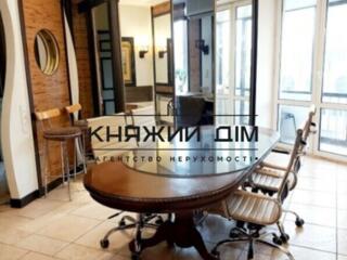 Продаж дворівневого офісу з меблями в центрі Києва площею 246 м2. 5-6 