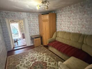 Продаж будинку по вул. Сидорчука з місцем під гараж