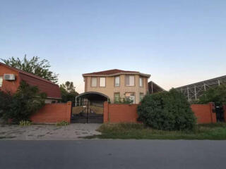 Продам трехэтажный дом 280 кв. м., Фонтанка.