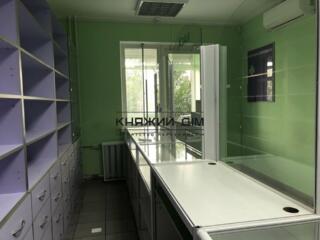Пропонується в оренду фасадне приміщення по вул. Урлівська 14 на ...