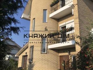 Продаж 3-поверхового затишного будинку площею 271 кв.м. біля лісу в ..