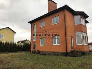 Продается 2-х этажный кирпичный дом в закрытом коттеджном городке ...