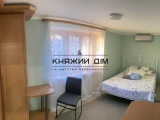 Здається простора 2х квартира за адресою вул. Костянтинівська, 44, на 