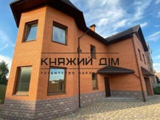 Продается 3-х этажный дом на Осокорках 6 км от м. Славутич. Площадь ..