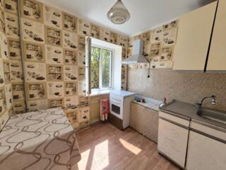 Продам 2-кімнатна на Черемушках — вдале розташування за хорошою ціною